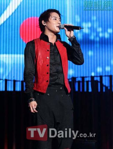 [20102011][news] Xiah Junsu đứng no.1 với khả năng vocal 24qiofb